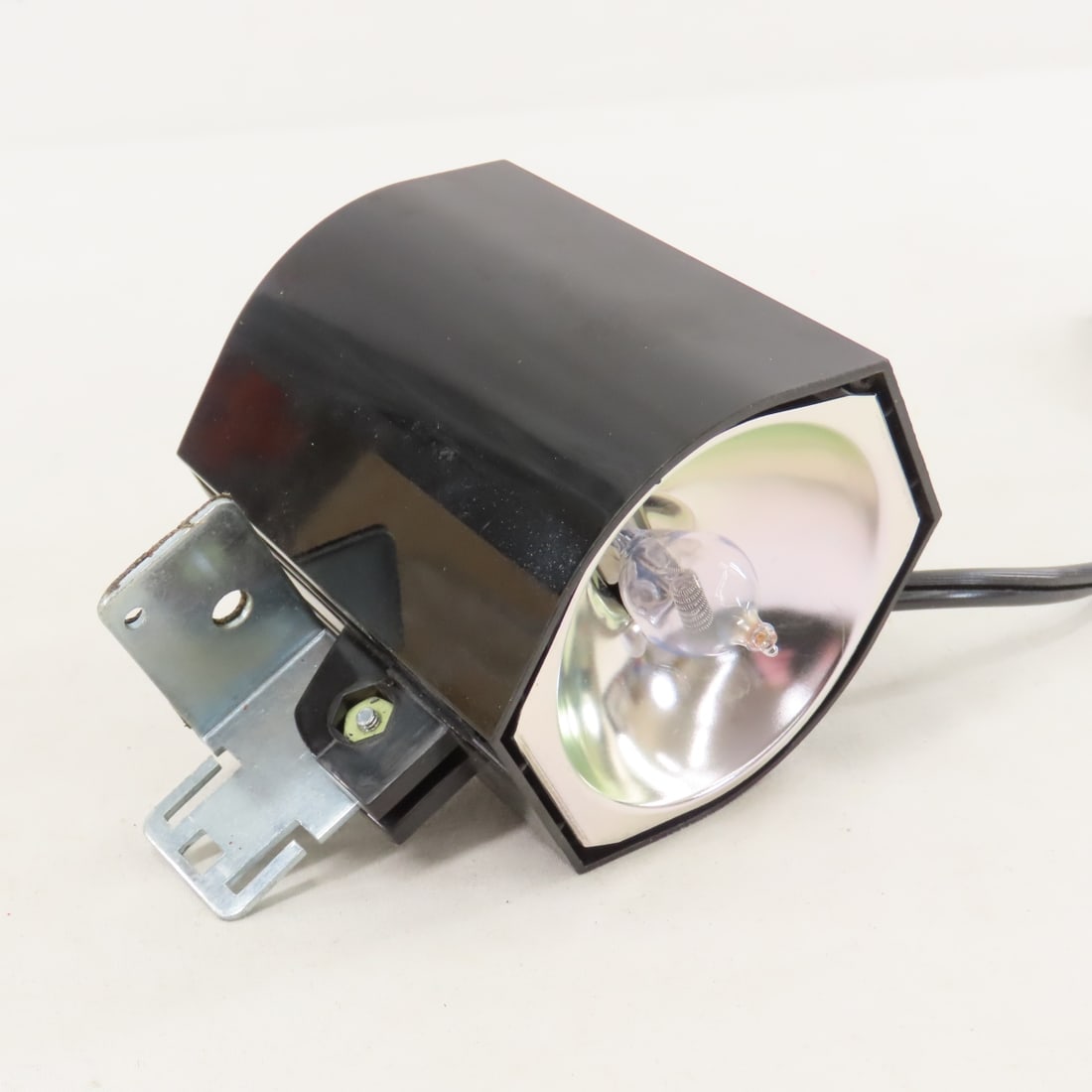 Technicolor Super V Super 8 Camera & Light - 17