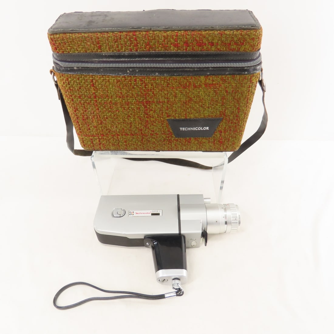 Technicolor Super V Super 8 Camera & Light - 2