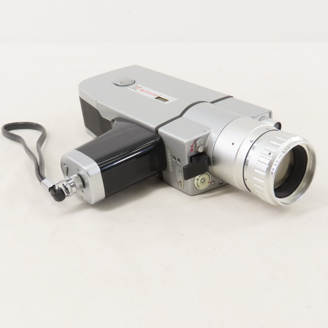 Technicolor Super V Super 8 Camera & Light - 4