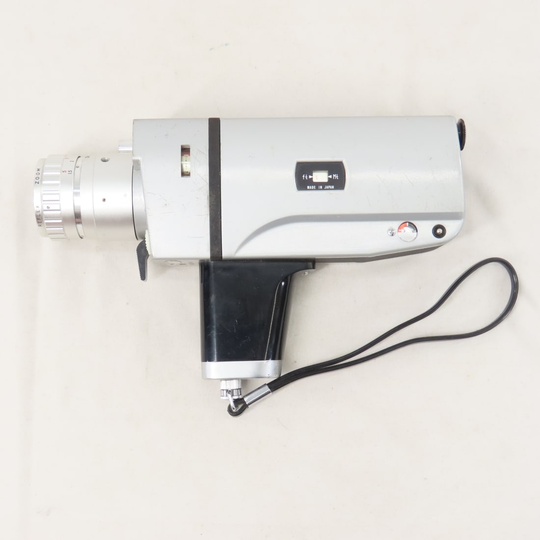 Technicolor Super V Super 8 Camera & Light - 9