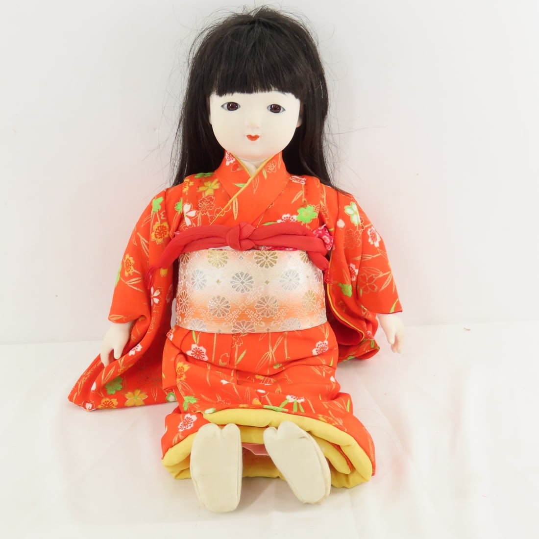 4 Asian Dolls & Clothes Brush - 2