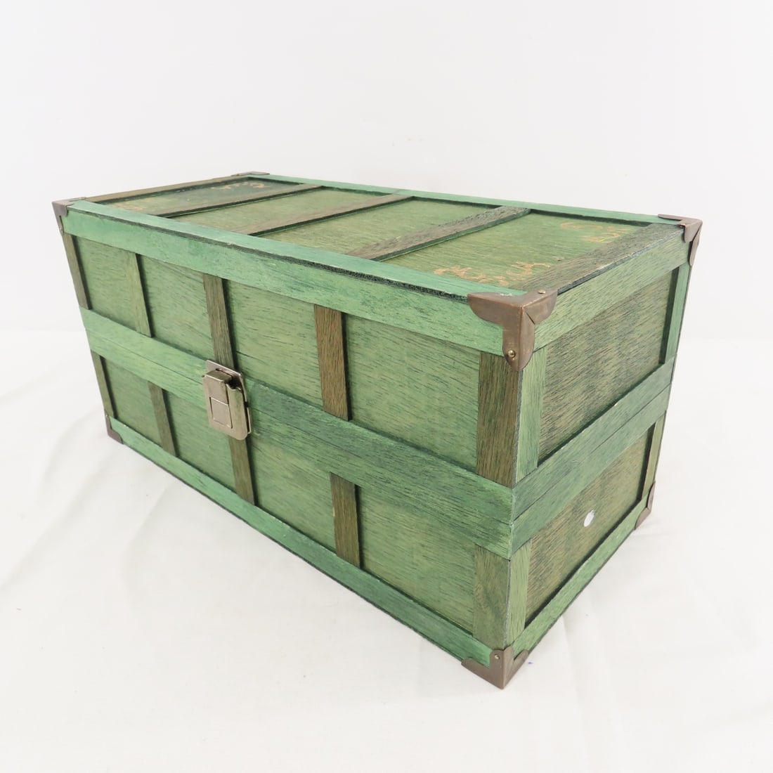 Geppeddo Porcelain & Plastic Collector's & More - 12