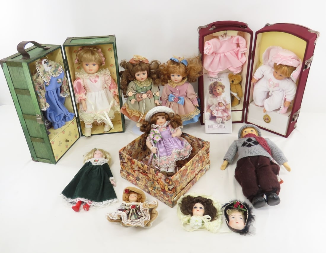Geppeddo Porcelain & Plastic Collector's & More: Geppeddo Porcelain & Plastic Collector's & More - Lee Middleton 8" plastic baby with trunk set, 12" plastic doll with Trunk set- made in China, 2 9" Geppeddo porcelain & cloth dolls, Skier shelf
