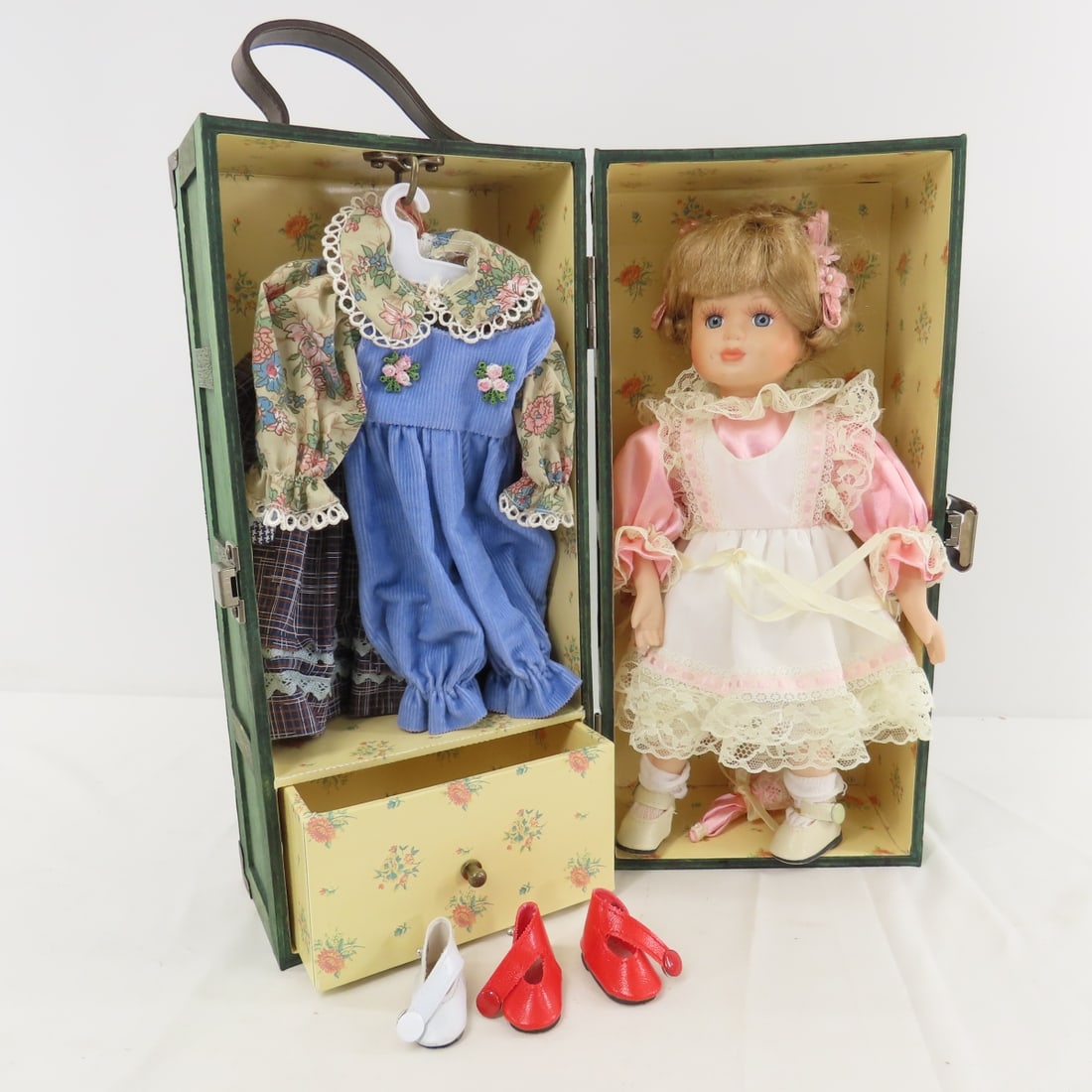 Geppeddo Porcelain & Plastic Collector's & More - 8