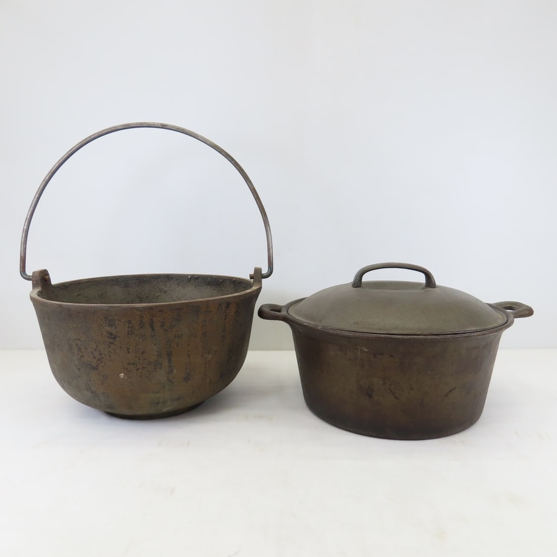 Vintage Cast Iron "Jumbo 10" Cauldron & Dutch Oven (1 of 17)