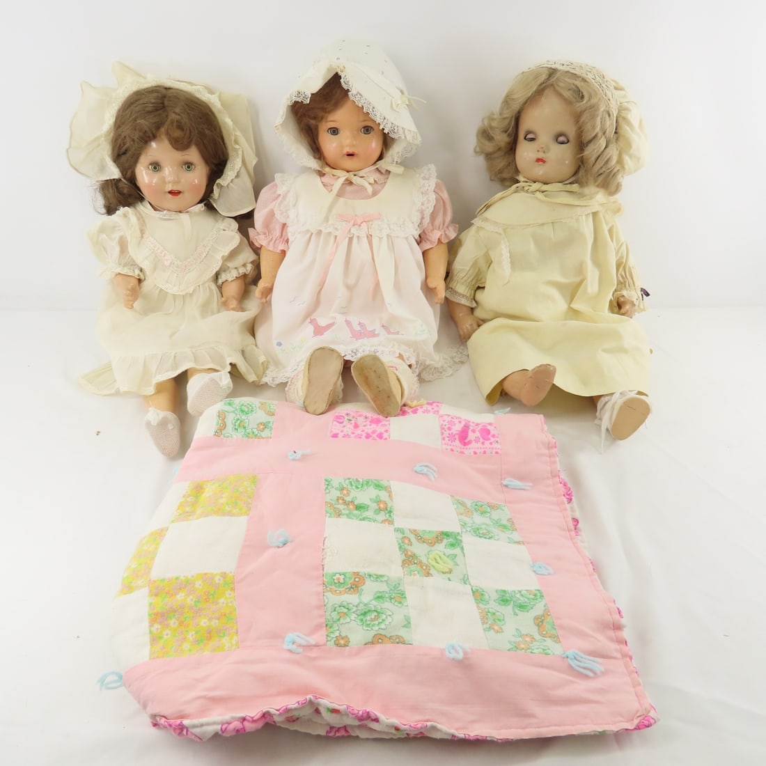 3 Antique Unmarked Compo & Cloth Mama Dolls: 3 Antique Unmarked Compo & Cloth Mama Dolls - All 3 are compo heads with sleep eyes and lashes, mohair wigs, compo arms & legs with cloth bodies and criers- not working. 1) 22" straight legs, open