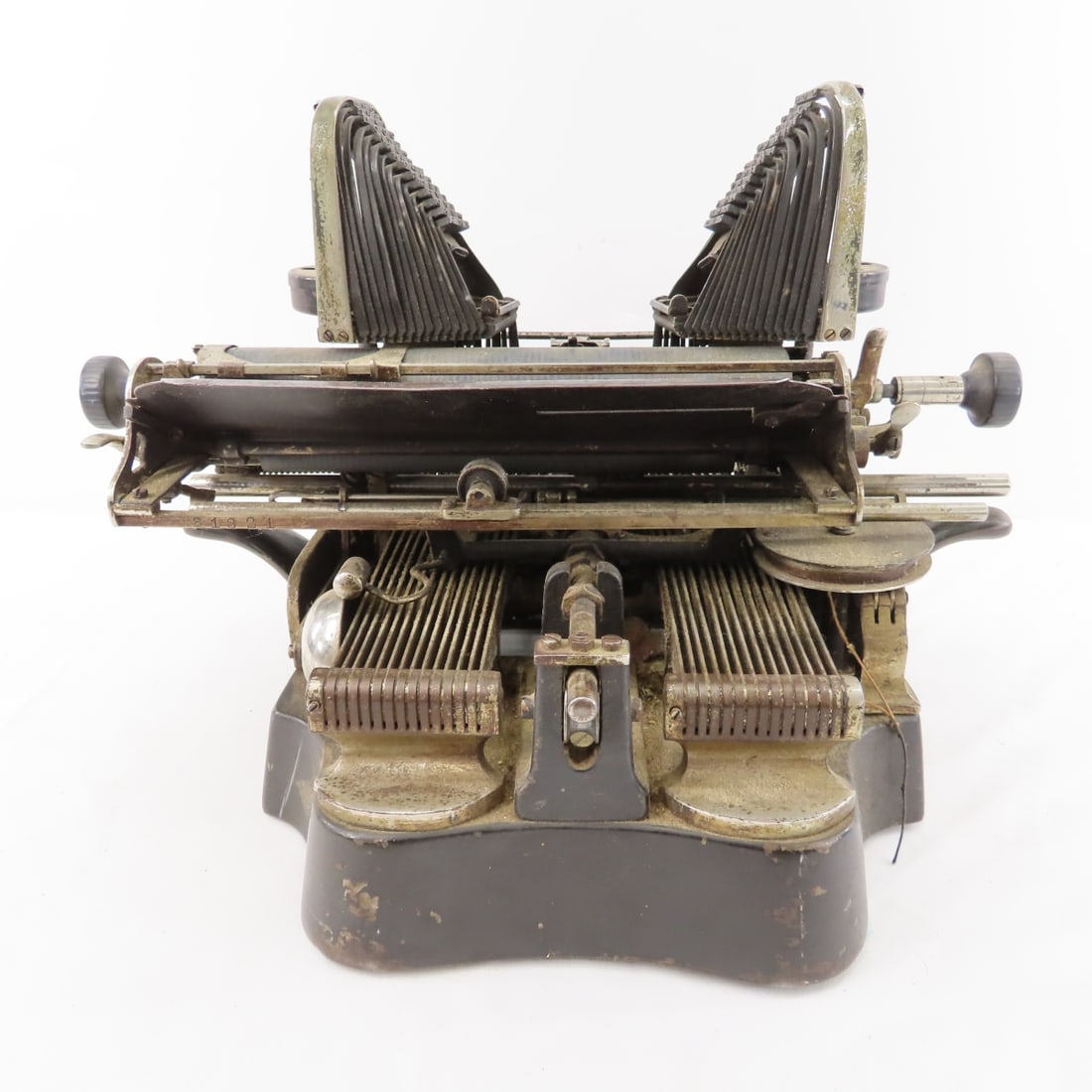 Vintage Oliver "Visible Writer" No. 3 Typewriter - 6