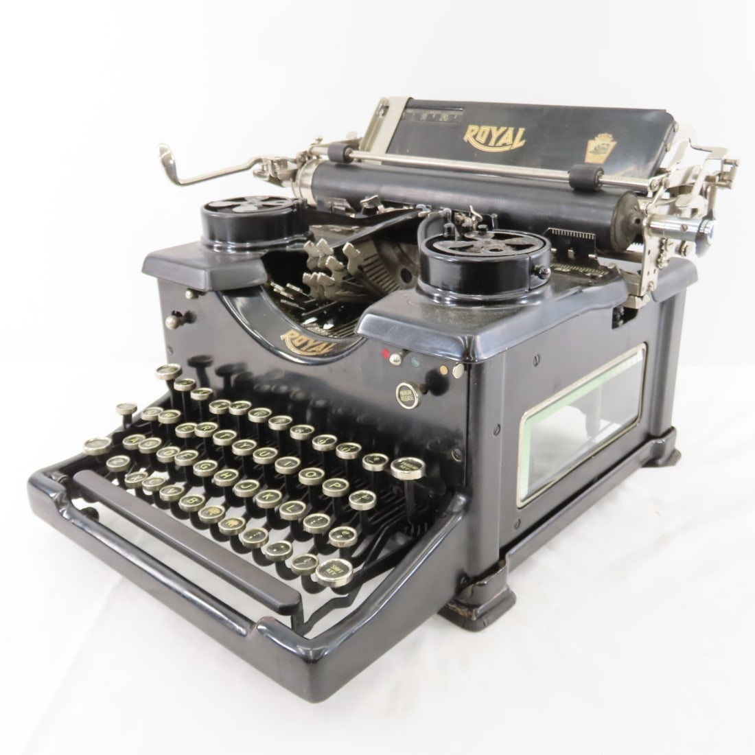 Vintage Royal Model 10 Typewriter w/ Beveled Glass - 4