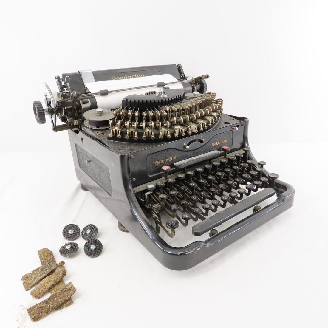 Vintage Remington Noiseless Typewriter (1 of 18)