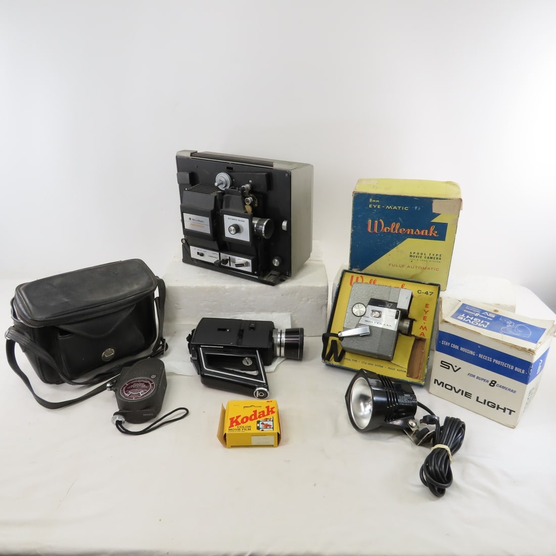Bell & Howell Super 8 Projector & Movie Cameras (1 of 20)