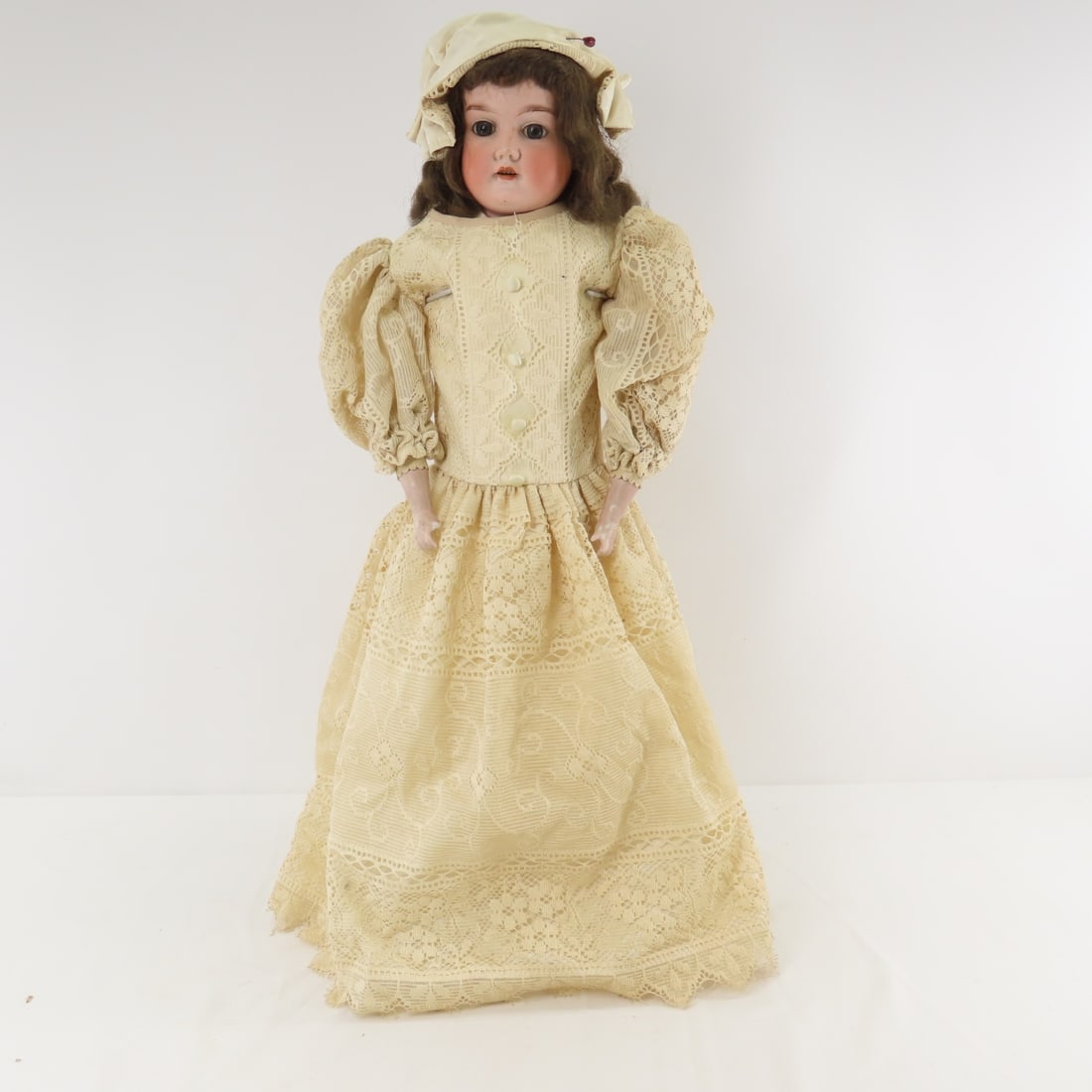 Antique 26" Armand Marseilles 370 Bisque Head Doll: Antique 26" Armand Marseilles 370 Bisque Head Doll - Bisque should head marked "370 AM 5 1/2 DEP made in Germany" has fixed eyes, painted lashes, open mouth with teeth. Kid leather body and legs, and