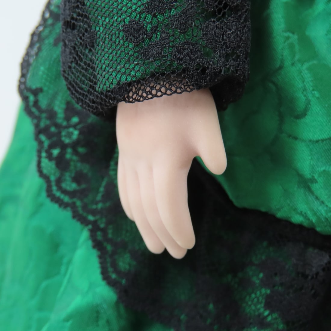 18" Bisque Belton 8 Shoulder Head Doll - 6