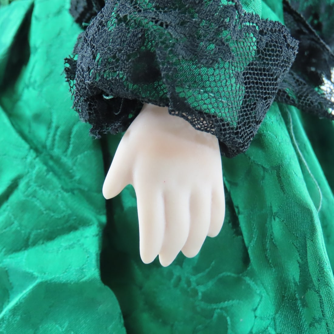 18" Bisque Belton 8 Shoulder Head Doll - 7