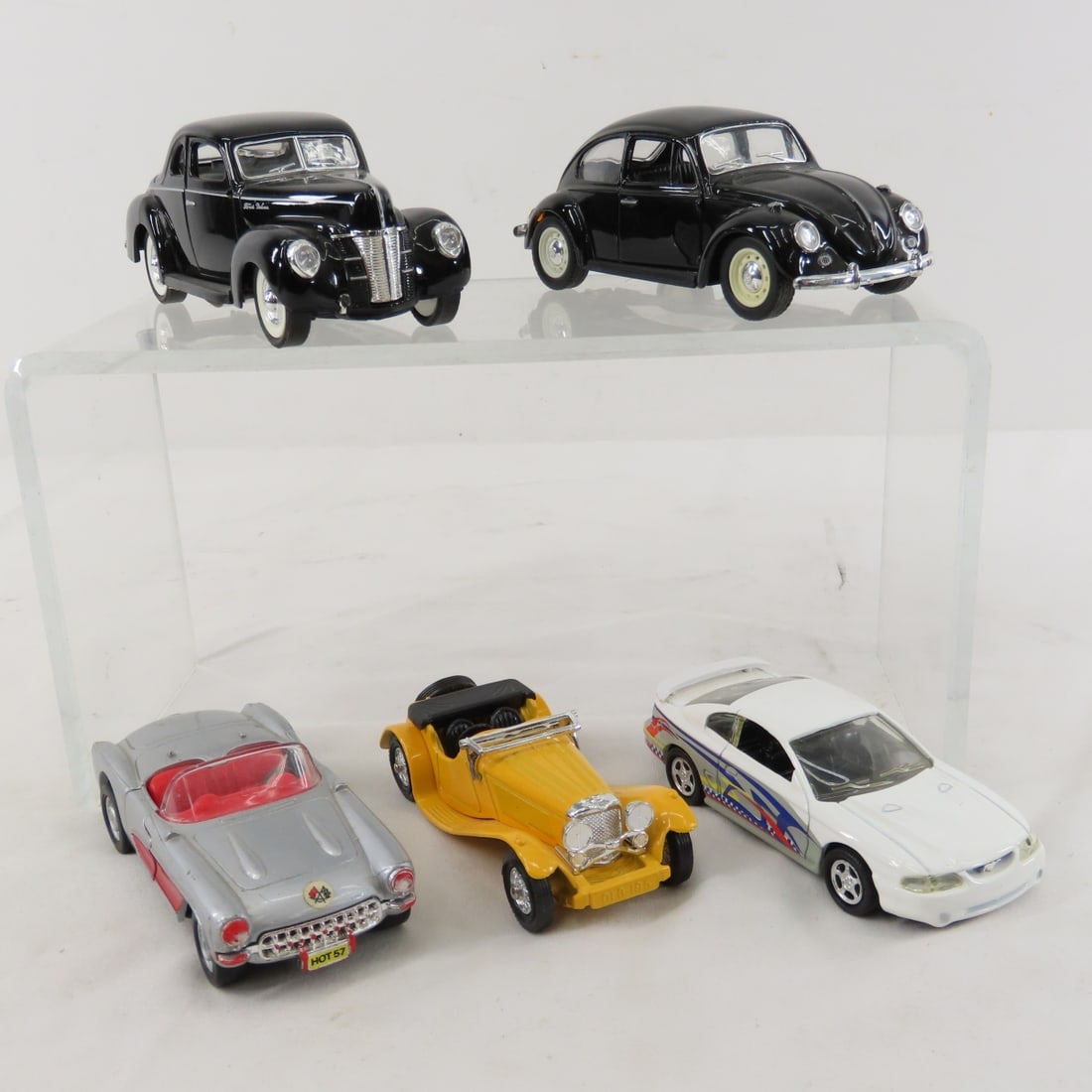 Collection of Diecast Classic Cars, Maisto & Other - 16