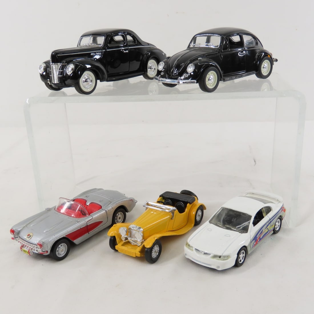 Collection of Diecast Classic Cars, Maisto & Other - 17