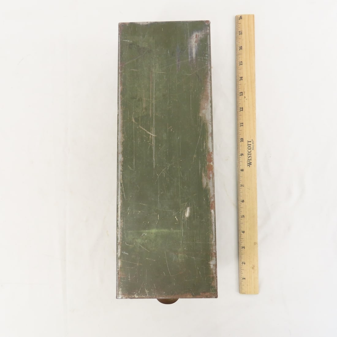 Lodge 17 Cast Iron Pan, Muffin Pan & More - 13