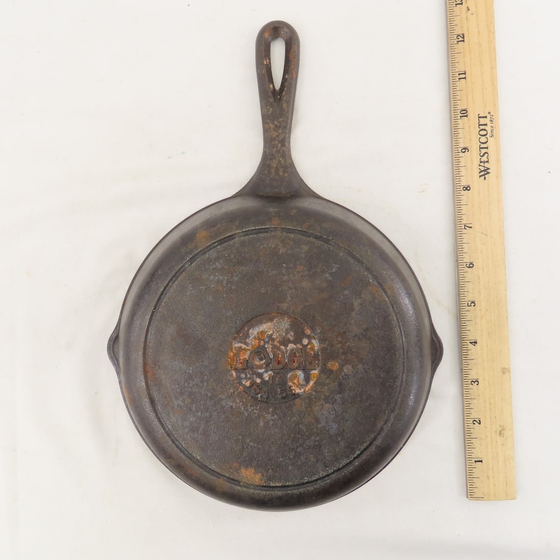 Lodge 17 Cast Iron Pan, Muffin Pan & More - 3