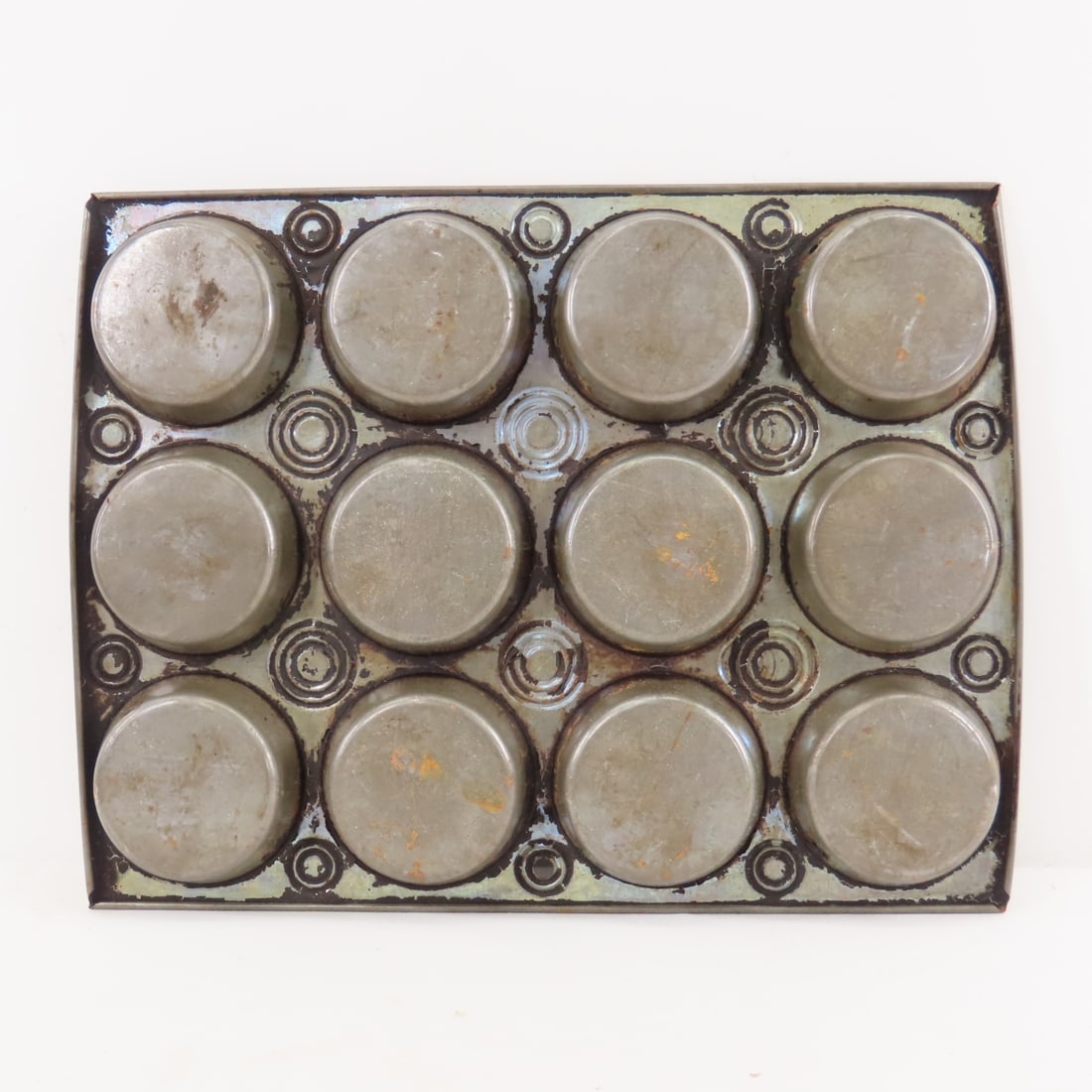 Lodge 17 Cast Iron Pan, Muffin Pan & More - 7