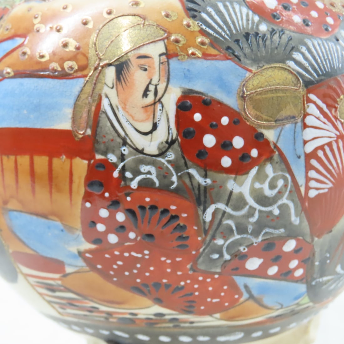 Antique Japanese Satsuma style covered vase - 9