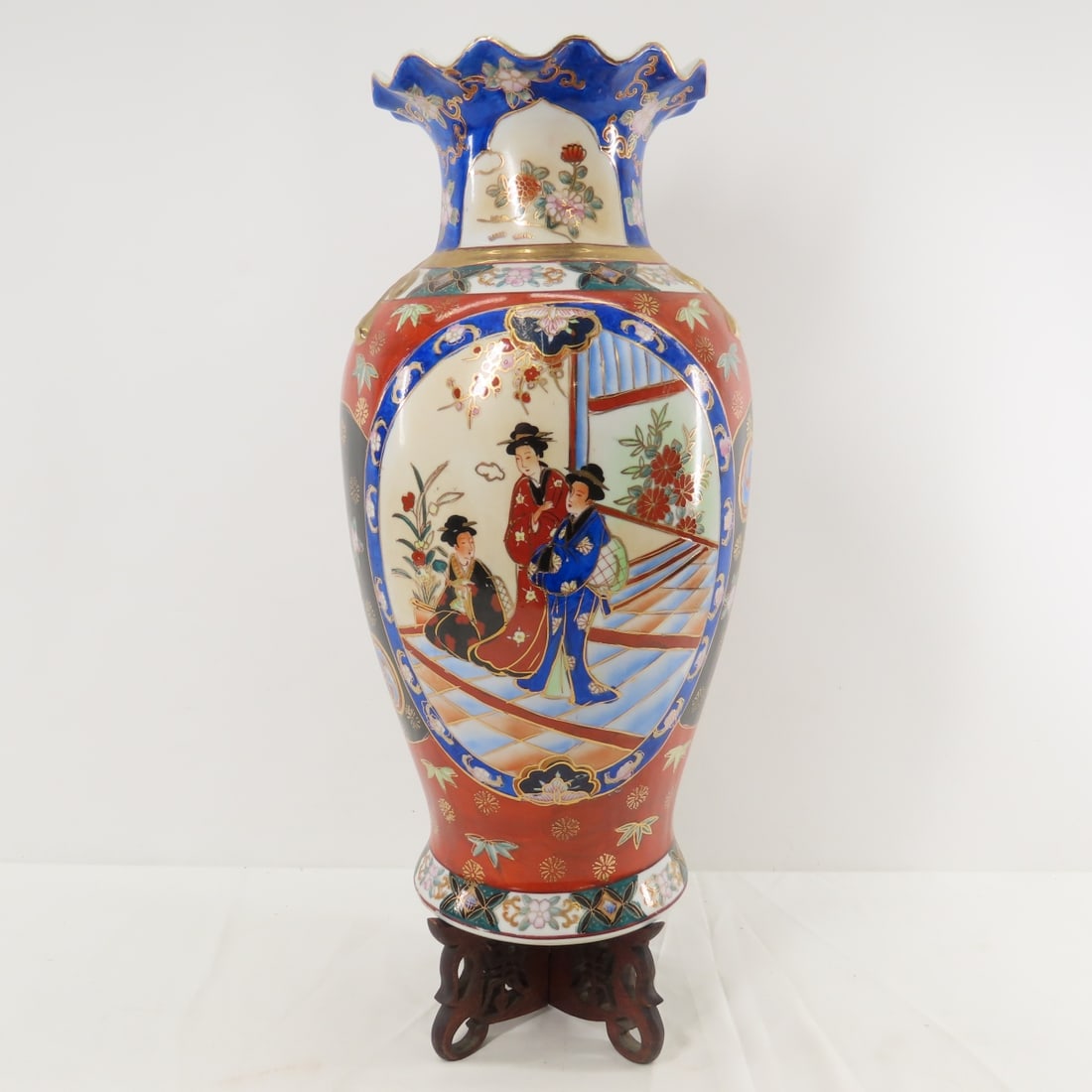 Japanese Imari style Vase with stand, signed - 3