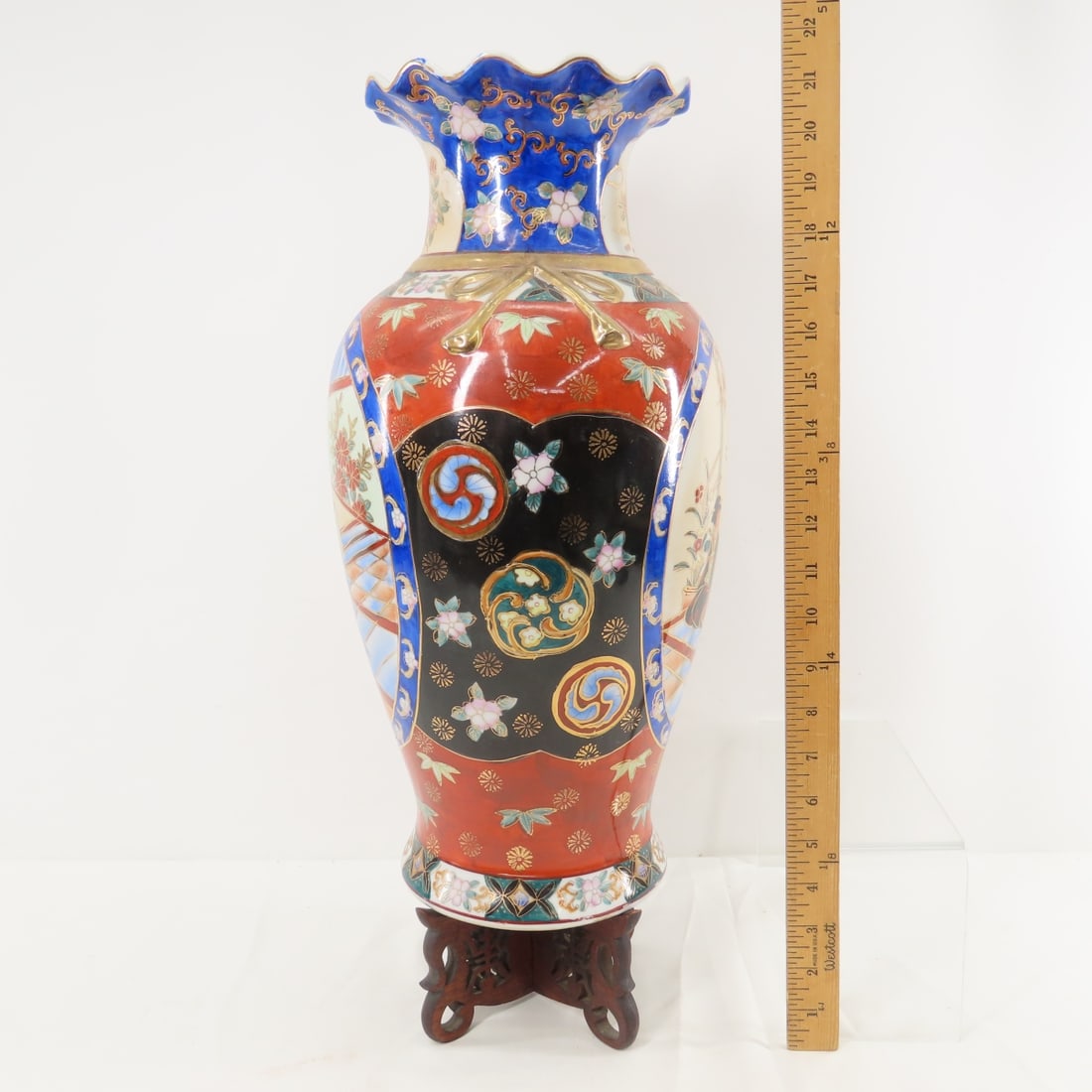 Japanese Imari style Vase with stand, signed - 4