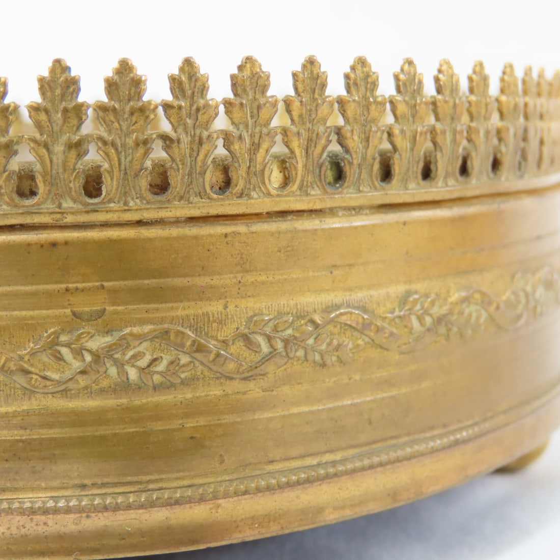 Mt. Washington Glass French HP Paris Music Box - 6