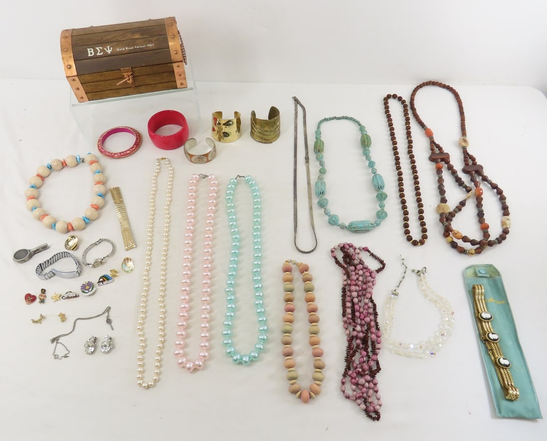 Vintage Fashion & Costume Jewelry, Necklaces, More (1 of 20)