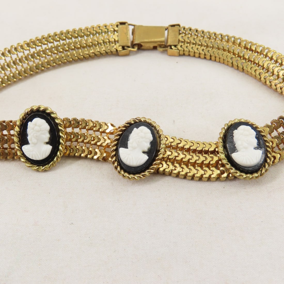 Vintage Fashion & Costume Jewelry, Necklaces, More - 4