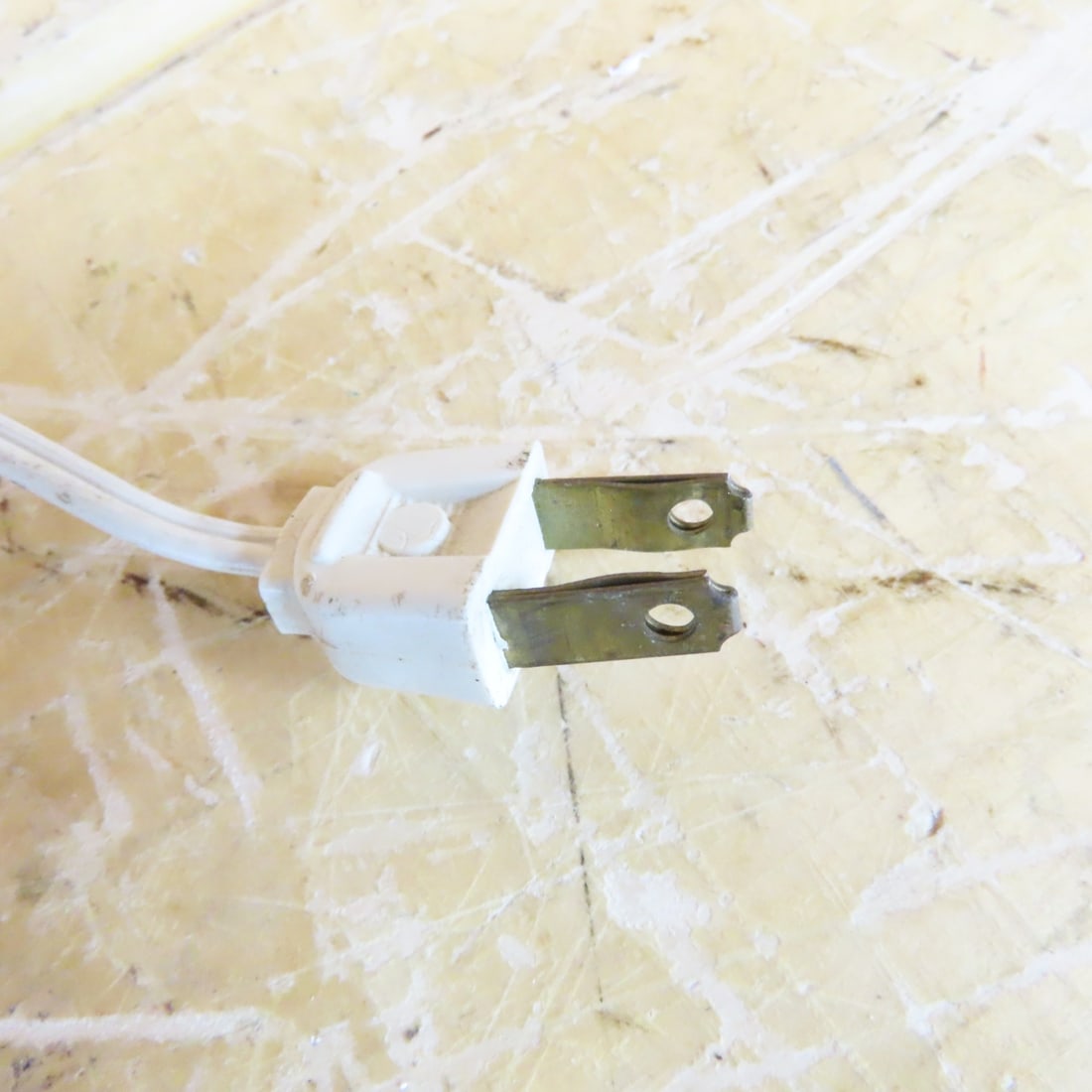 2 Antique Hubbard Style Cast Metal Lamps - 16