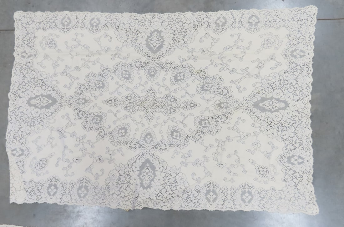 9 Quaker Lace Tablecloths - 12