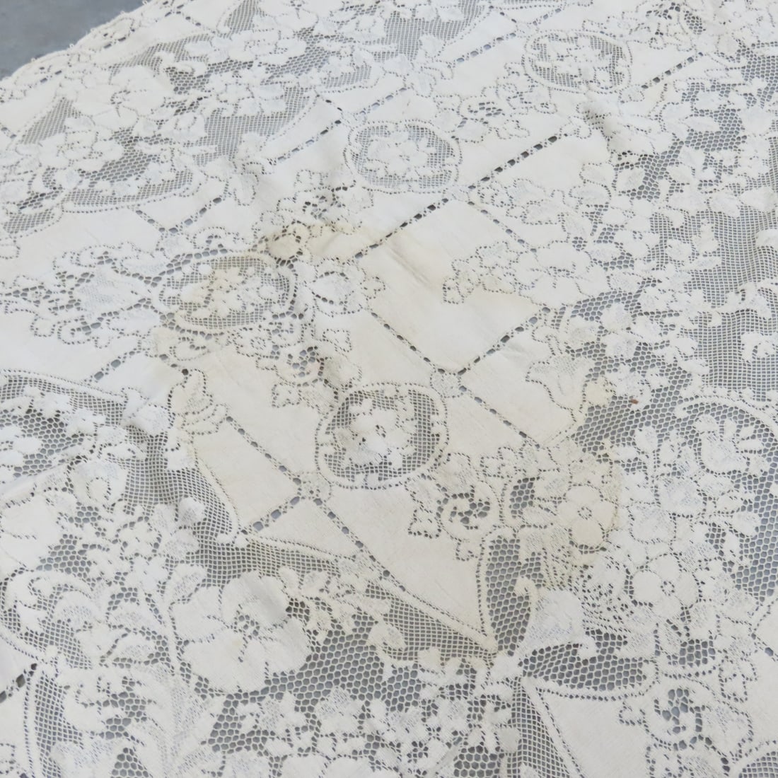 9 Quaker Lace Tablecloths - 19