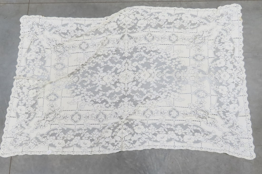 9 Quaker Lace Tablecloths - 2