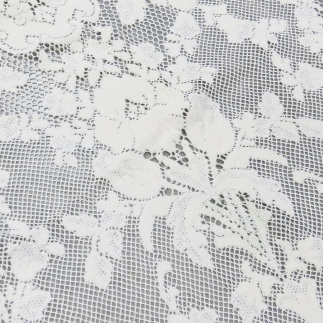 9 Quaker Lace Tablecloths - 4