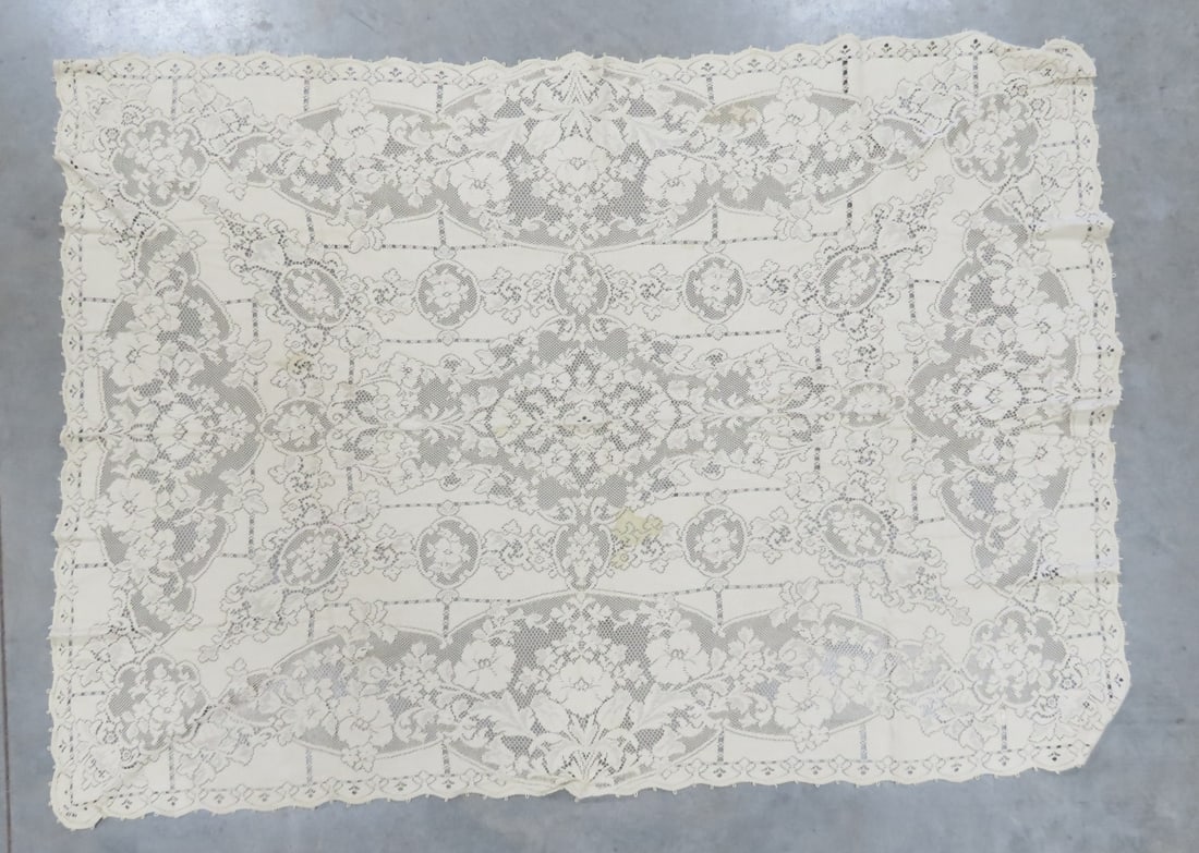 9 Quaker Lace Tablecloths - 6