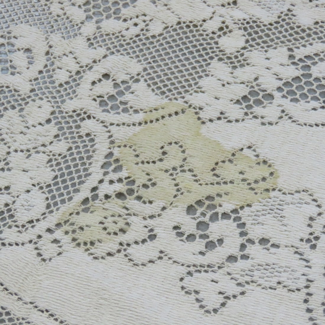 9 Quaker Lace Tablecloths - 8