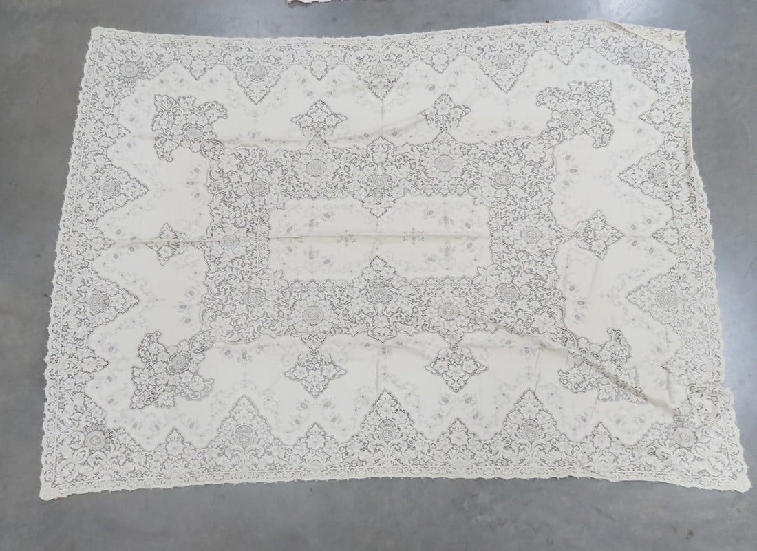 9 Quaker Lace Tablecloths - 9