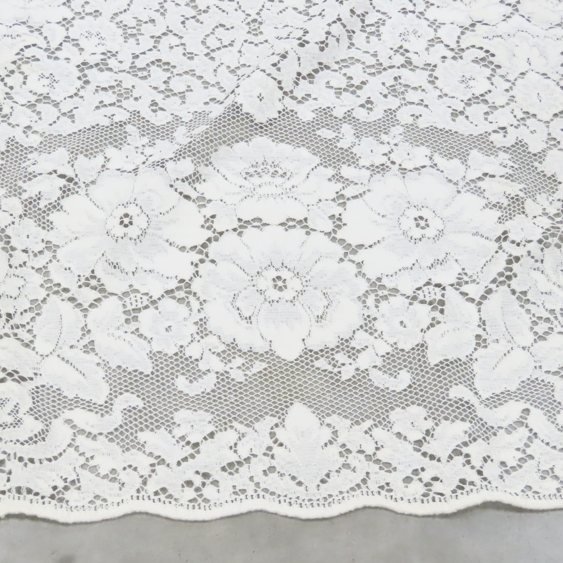 10 Lace Tablecloths - 11
