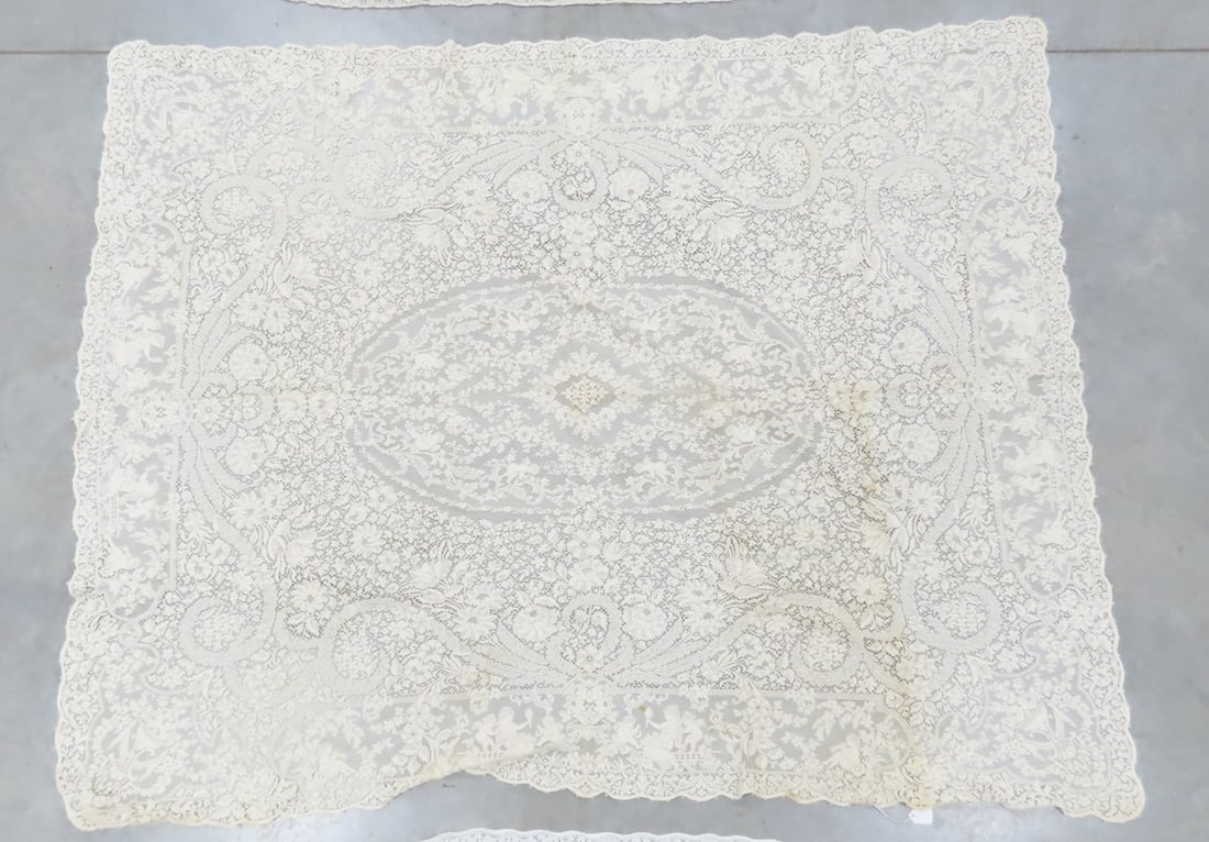 10 Lace Tablecloths - 12