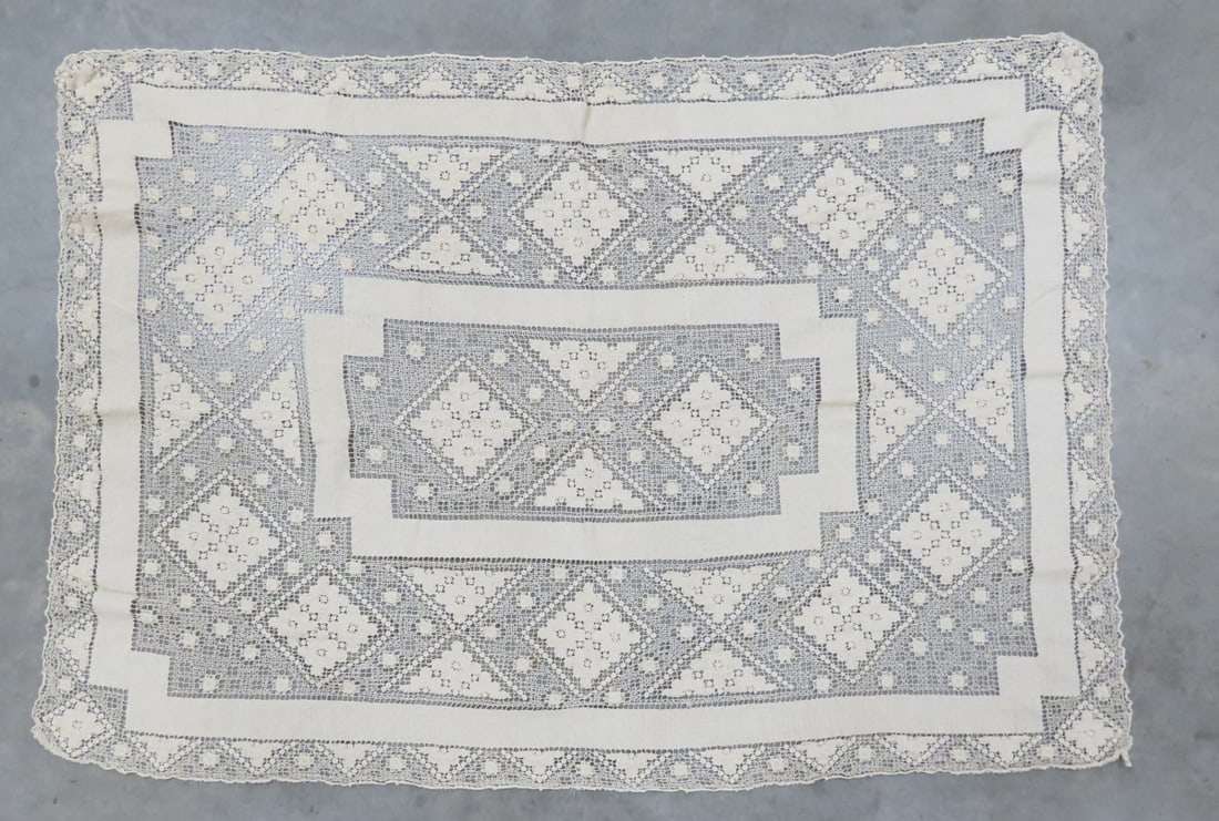 10 Lace Tablecloths - 14