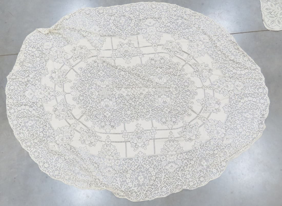 10 Lace Tablecloths - 16
