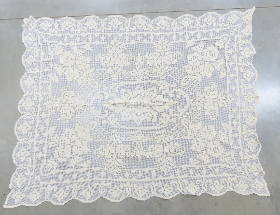 10 Lace Tablecloths - 18