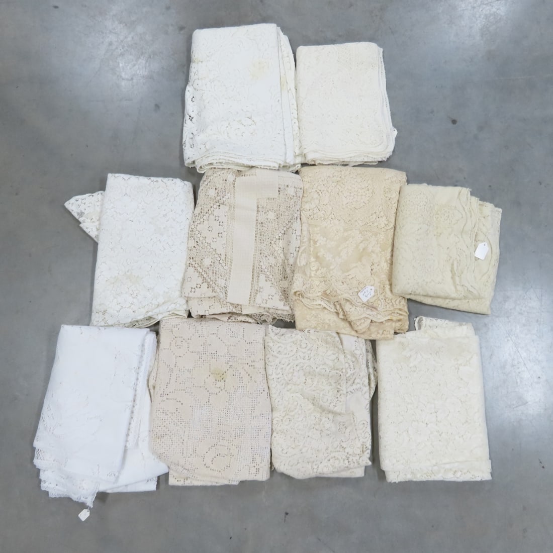 10 Lace Tablecloths (1 of 20)