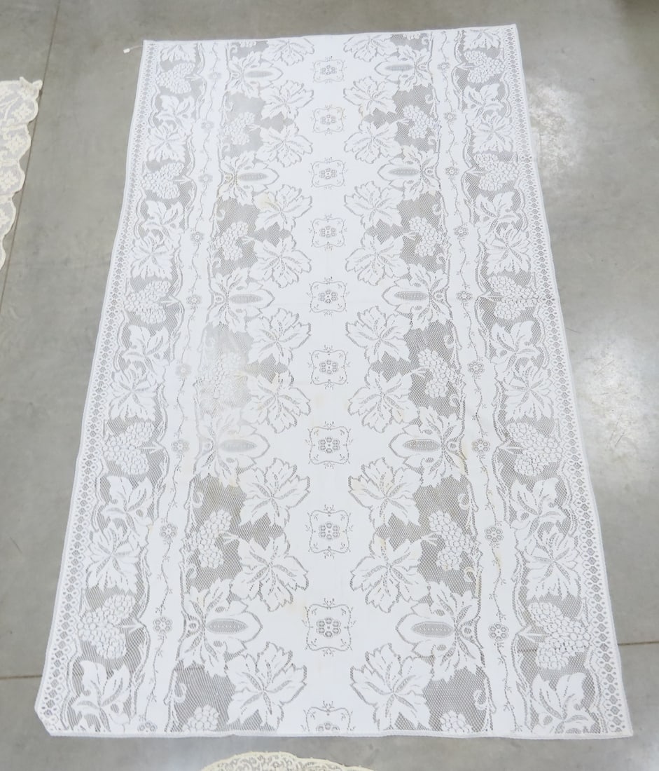10 Lace Tablecloths - 20