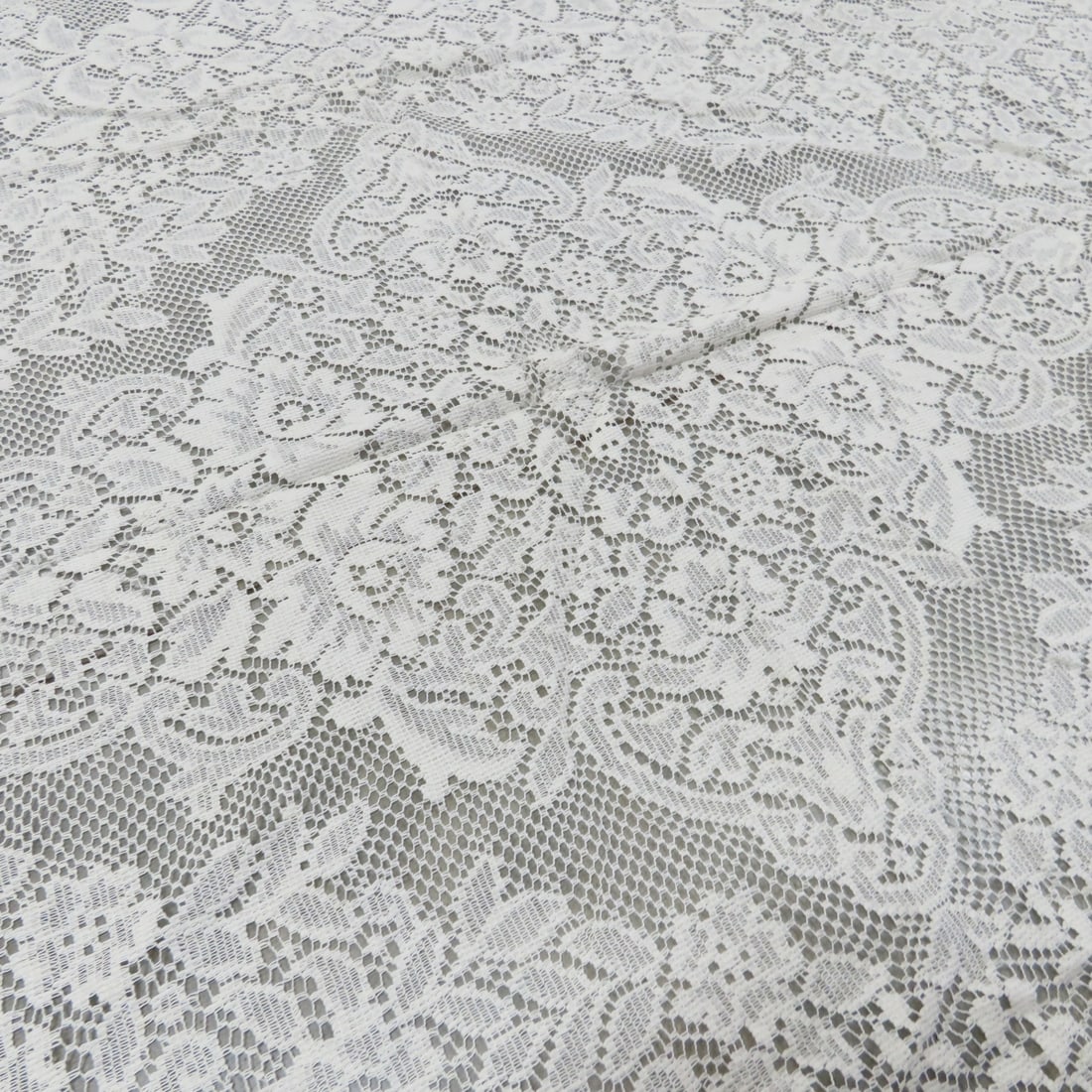10 Lace Tablecloths - 3