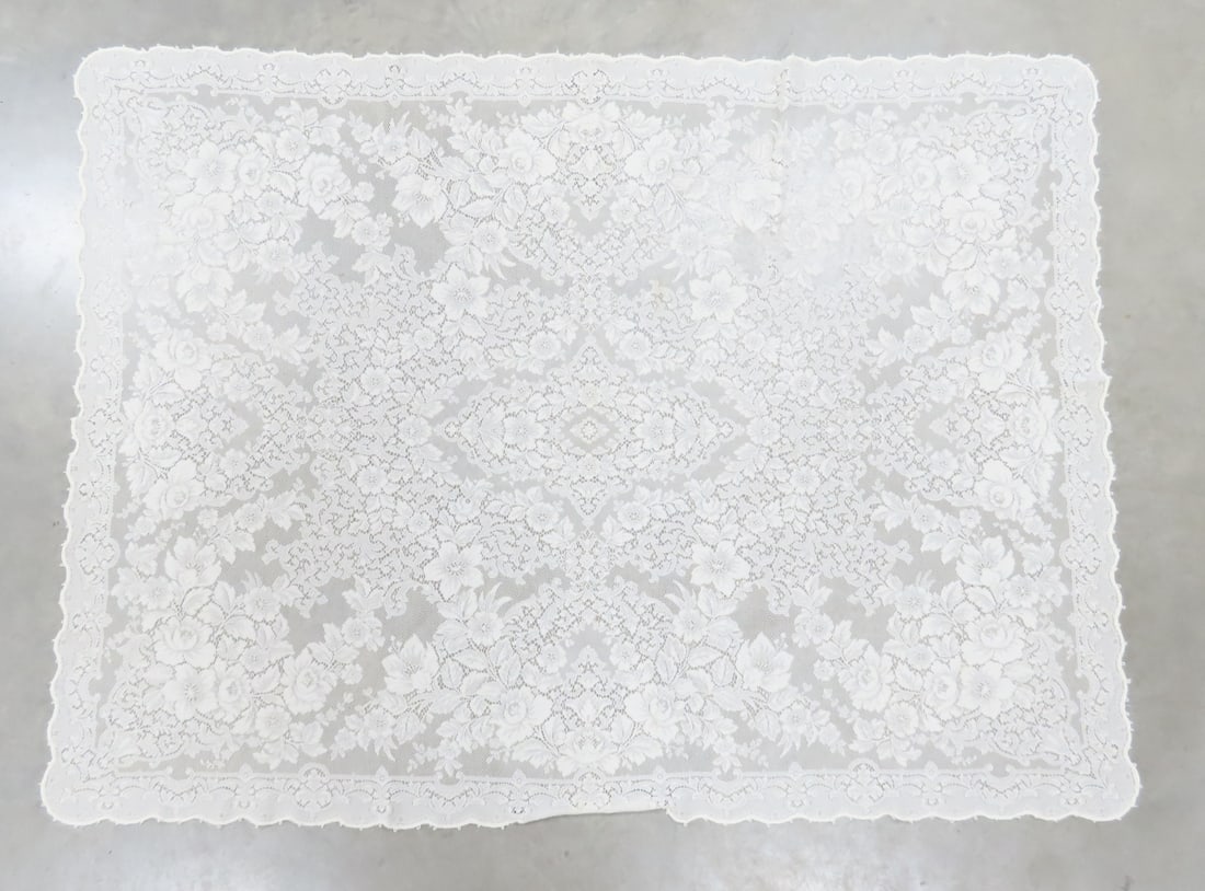 10 Lace Tablecloths - 4