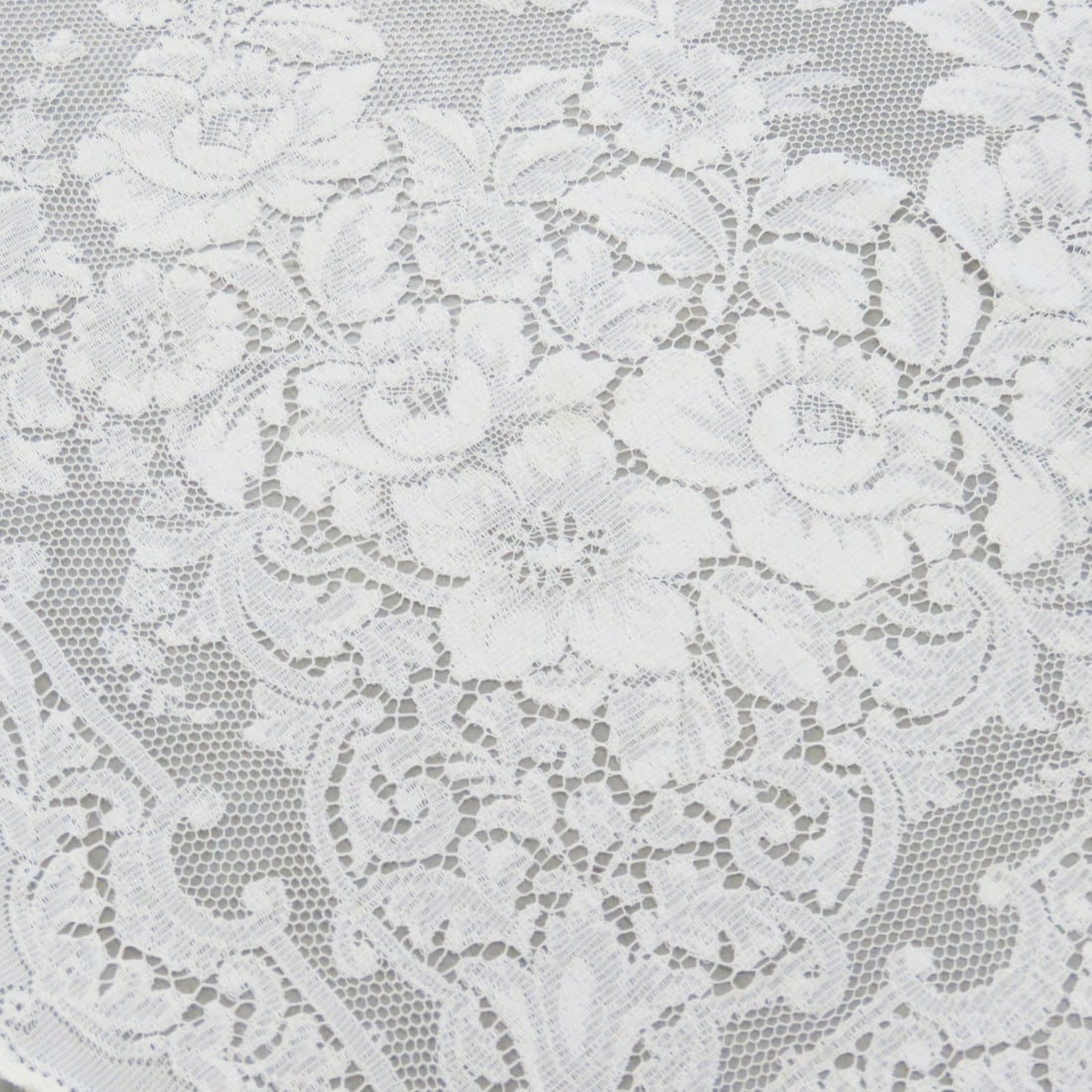 10 Lace Tablecloths - 5