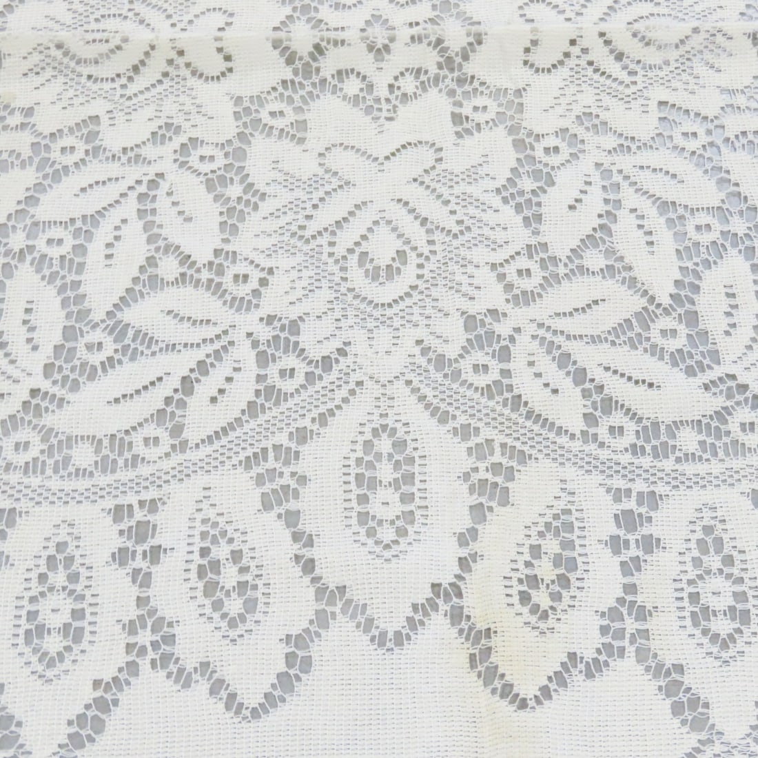 10 Lace Tablecloths - 7
