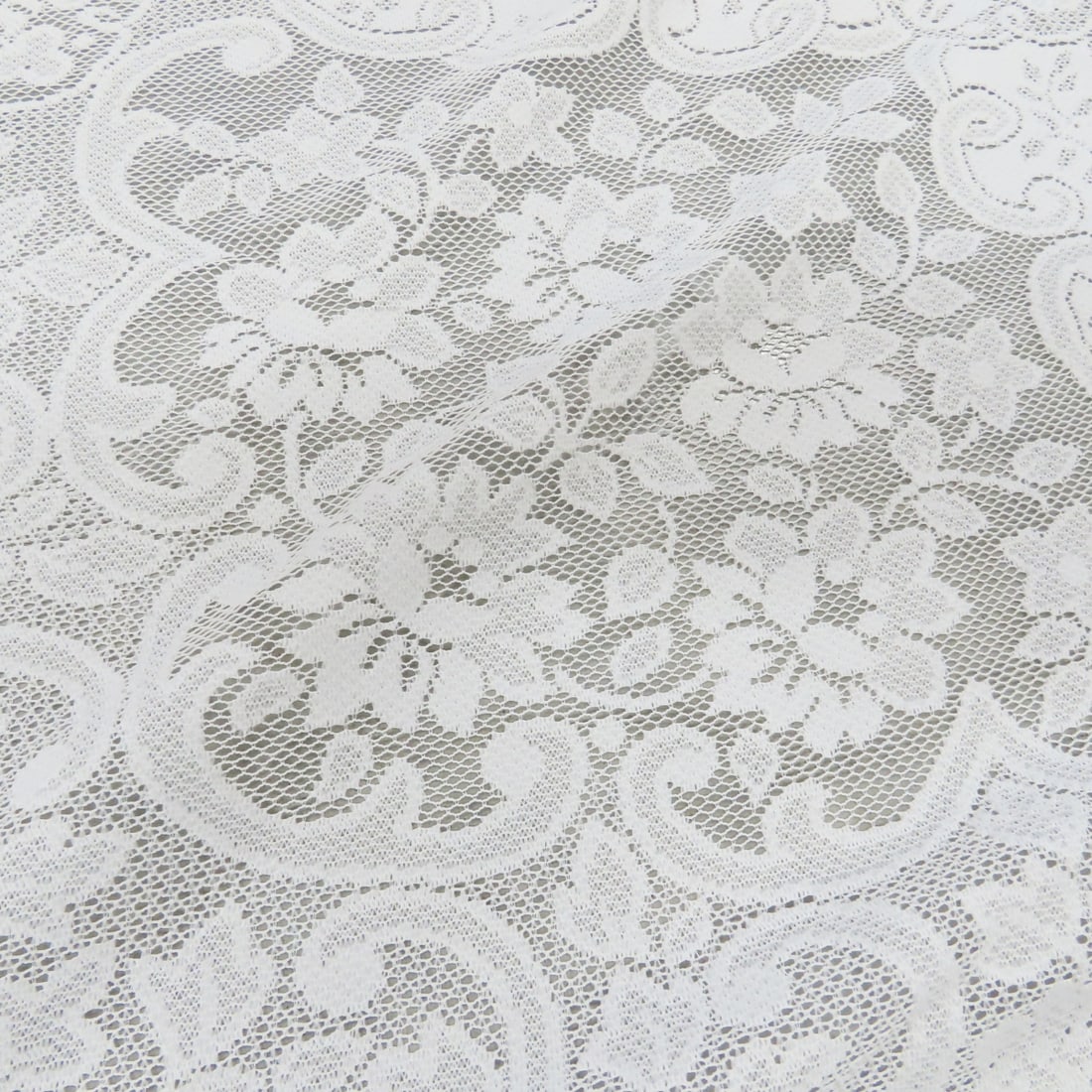 2 Lace Curtain Sets, Tablecloths & More - 5