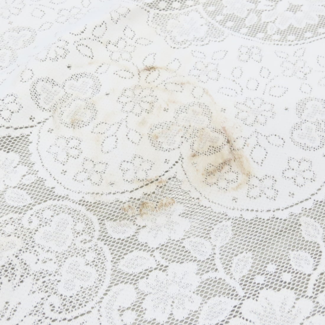 2 Lace Curtain Sets, Tablecloths & More - 6