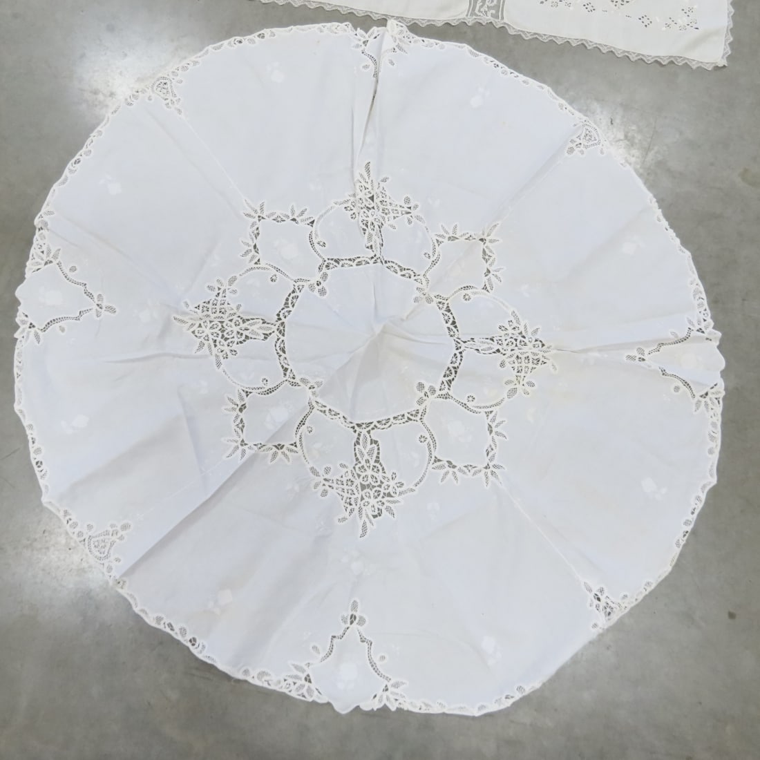 Lace & Tatting Doilies, Runners and Tablecloths - 12